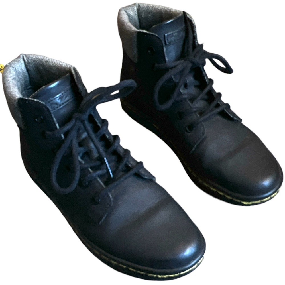 Dr Martens EUC Maelly matte black boots. Size 7
